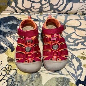 Kids Keen outdoor hiking water sandal shoes size 10